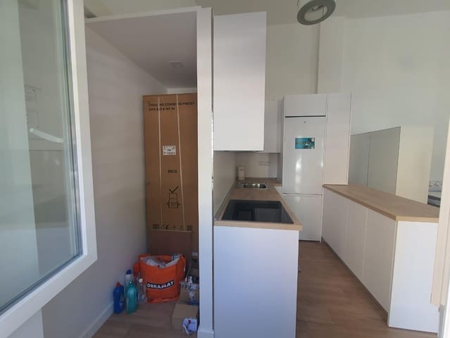 Studio til leje i Capuchinos, Málaga by - € 990 (Ref: 9134643)