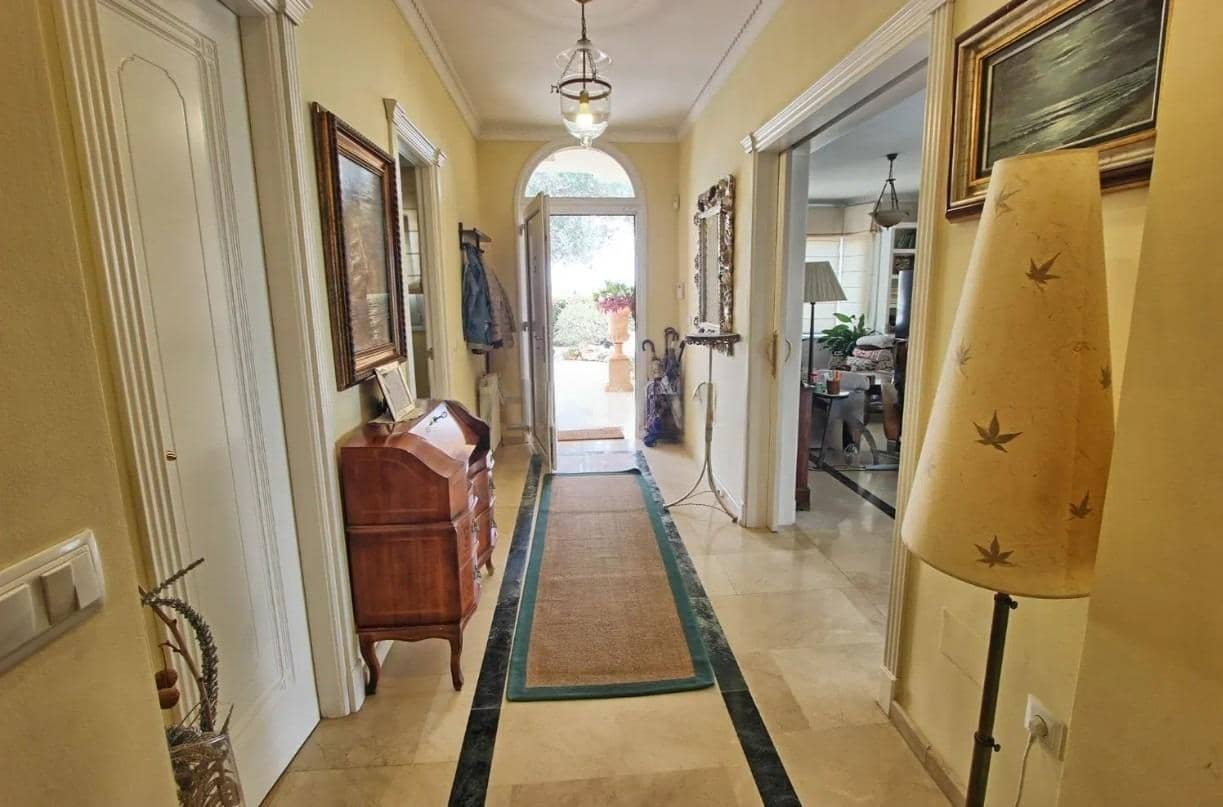 5 soveværelse Villa til salg i Malaga by med swimmingpool garage - € 1.868.500 (Ref: 9165953)