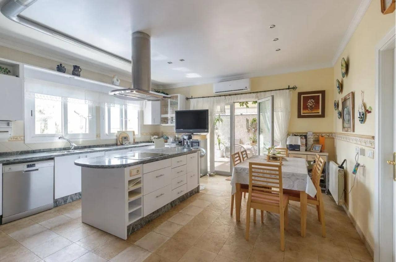 5 soveværelse Villa til salg i Malaga by med swimmingpool garage - € 1.868.500 (Ref: 9165953)