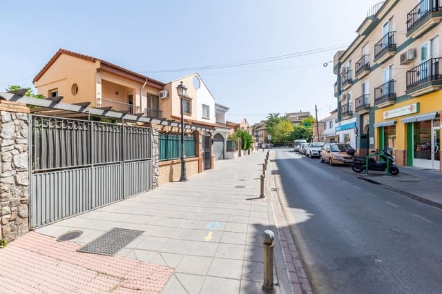 3 soveværelse Semi-Rækkehus til salg i La Zubia med garage - € 260.000 (Ref: 9165954)