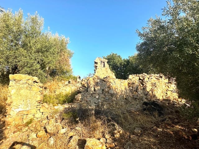 Grunde uden byggetilladelser til salg i Periana - € 160.000 (Ref: 9191296)