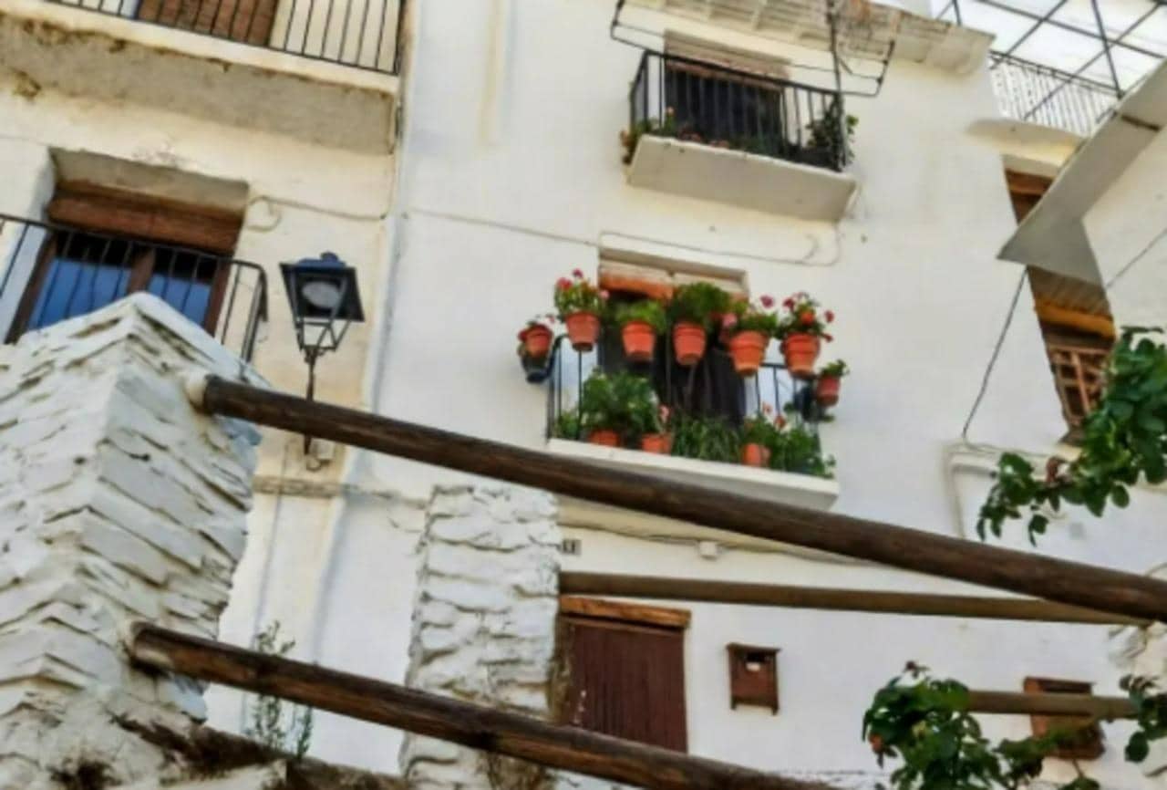 4 bedroom Townhouse for sale in Capileira - € 170,000 (Ref: 9191297)
