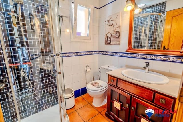 4 sypialnia Dom szeregowy na sprzedaż w Guadalmar, Miasto Málaga z basenem garażem - 495 000 € (Ref: 9202601)