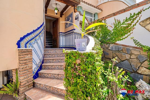 4 sypialnia Dom szeregowy na sprzedaż w Guadalmar, Miasto Málaga z basenem garażem - 495 000 € (Ref: 9202601)