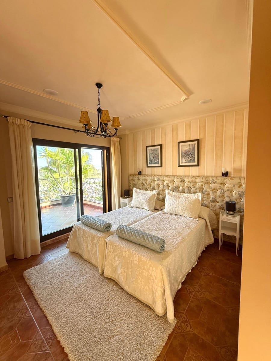 7 soveværelse Villa til salg i Coin - € 1.400.000 (Ref: 9243253)