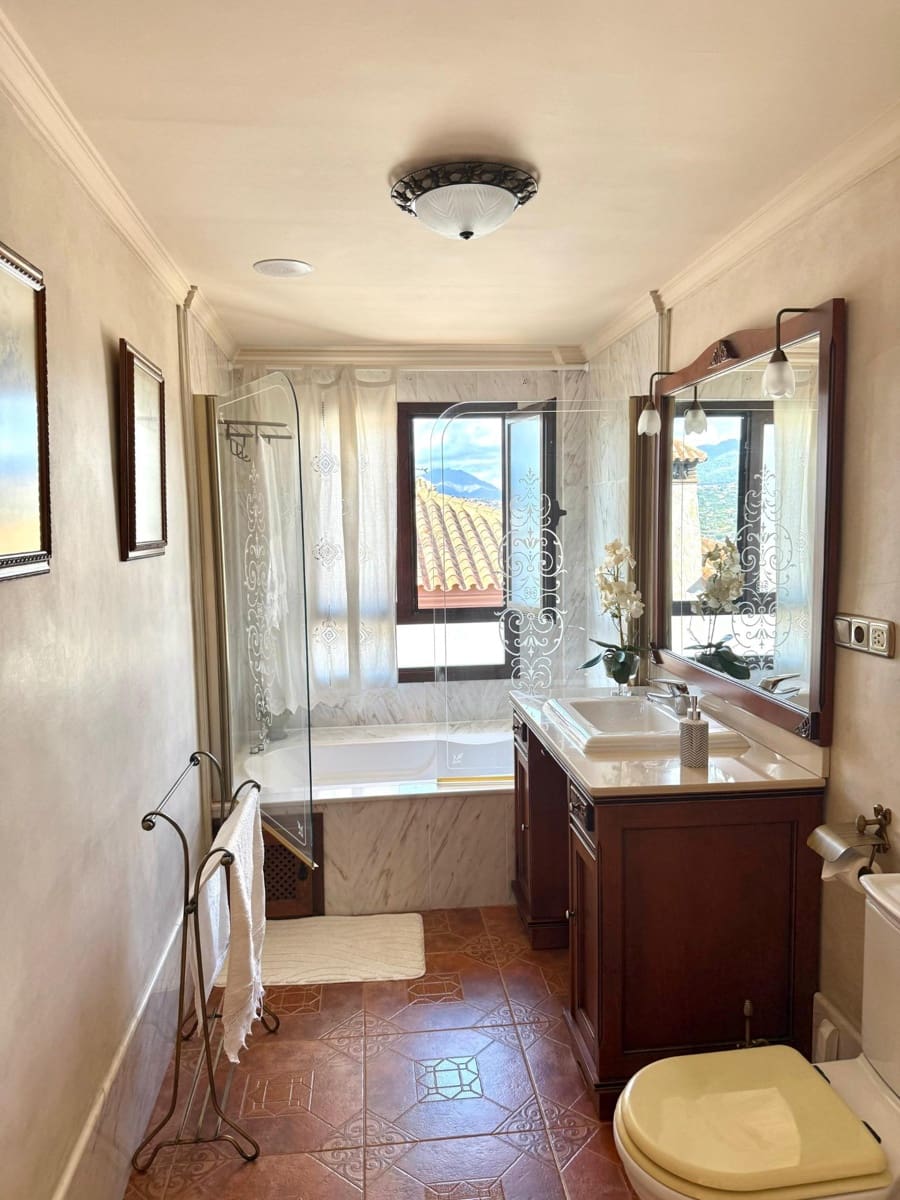 7 soveværelse Villa til salg i Coin - € 1.400.000 (Ref: 9243253)