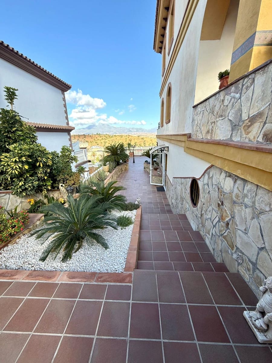 7 soveværelse Villa til salg i Coin - € 1.400.000 (Ref: 9243253)