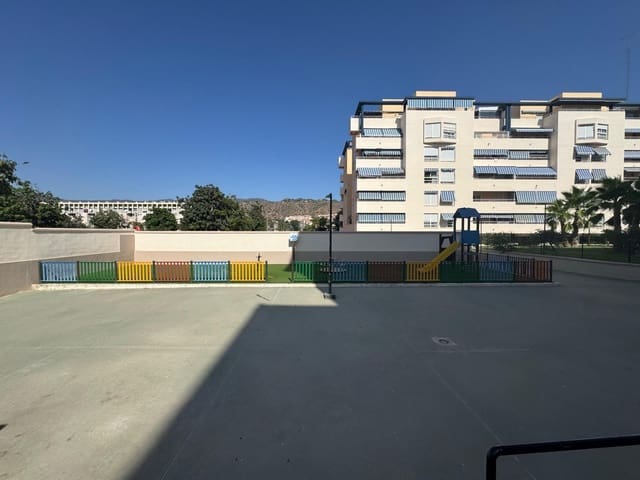 4 slaapkamer Flat te koop in Ciudad Jardín, Málaga stad met zwembad garage - € 396.000 (Ref: 9247138)