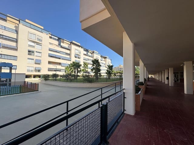 4 slaapkamer Flat te koop in Ciudad Jardín, Málaga stad met zwembad garage - € 396.000 (Ref: 9247138)