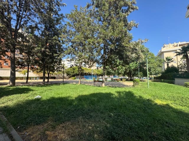 4 slaapkamer Flat te koop in Ciudad Jardín, Málaga stad met zwembad garage - € 396.000 (Ref: 9247138)