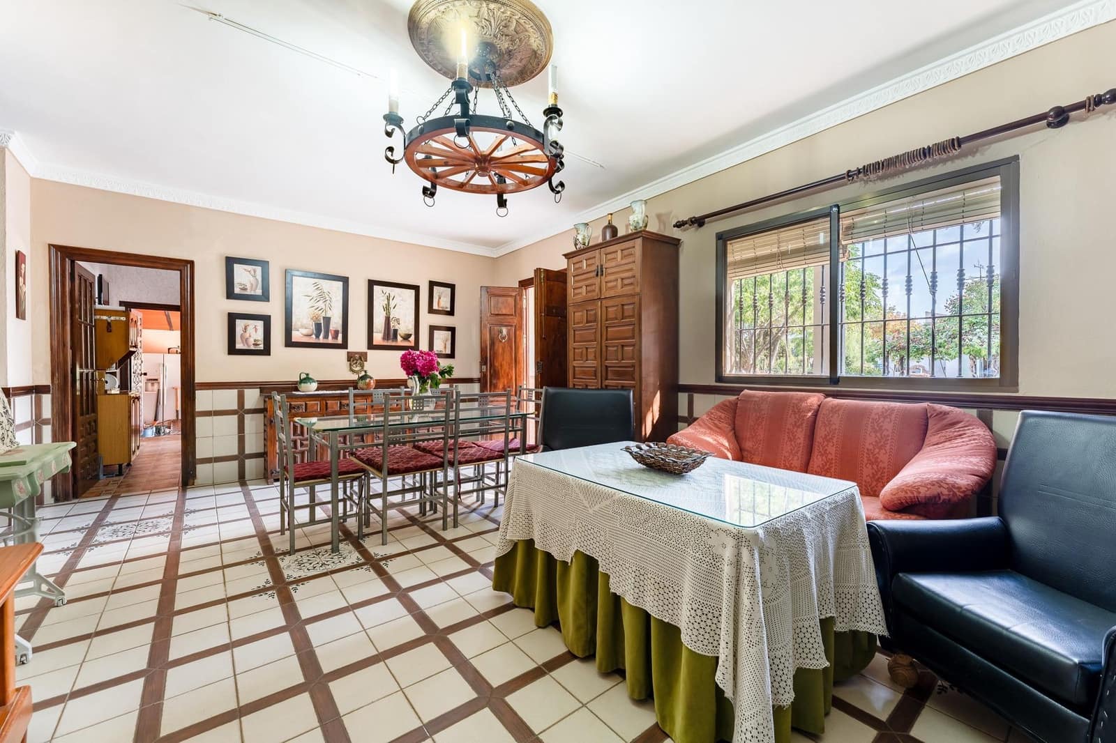 5 soveværelse Villa til salg i Antequera med swimmingpool garage - € 340.000 (Ref: 9269974)