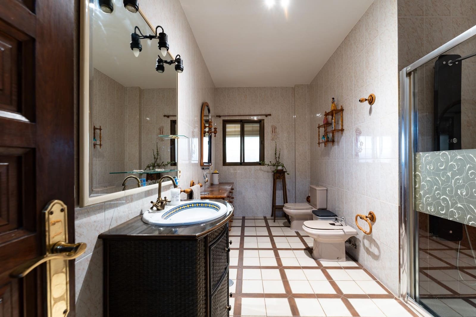 5 bedroom Villa for sale in Antequera with pool garage - € 340,000 (Ref: 9269974)