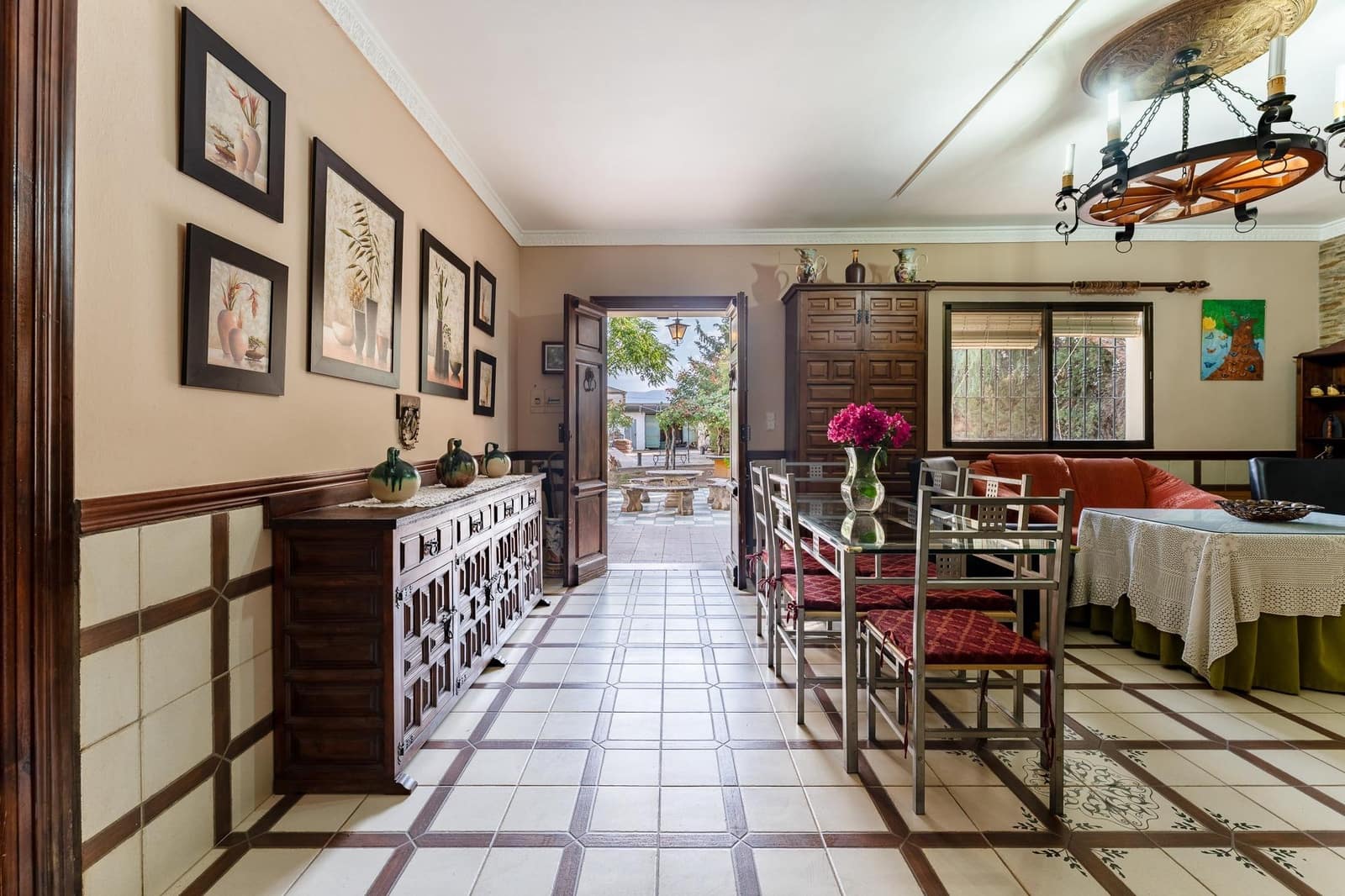 5 bedroom Villa for sale in Antequera with pool garage - € 340,000 (Ref: 9269974)