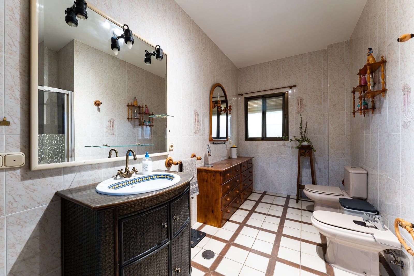 5 bedroom Villa for sale in Antequera with pool garage - € 340,000 (Ref: 9269974)