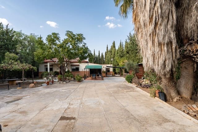 5 bedroom Villa for sale in Antequera with pool garage - € 330,000 (Ref: 9269974)