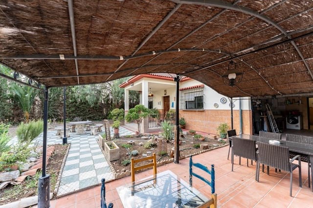 5 bedroom Villa for sale in Antequera with pool garage - € 330,000 (Ref: 9269974)
