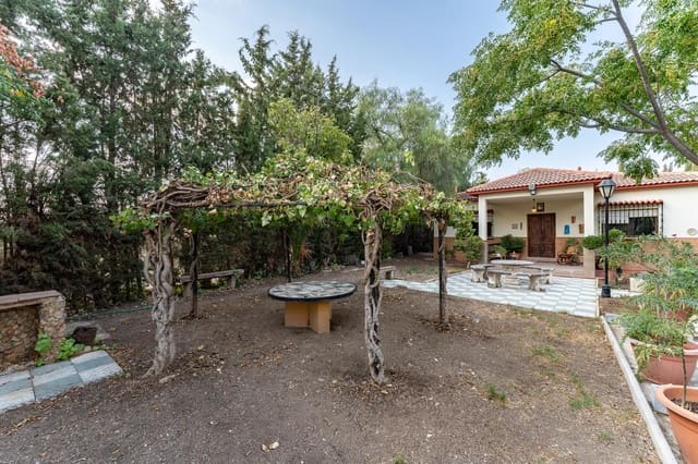 5 bedroom Villa for sale in Antequera with pool garage - € 330,000 (Ref: 9269974)