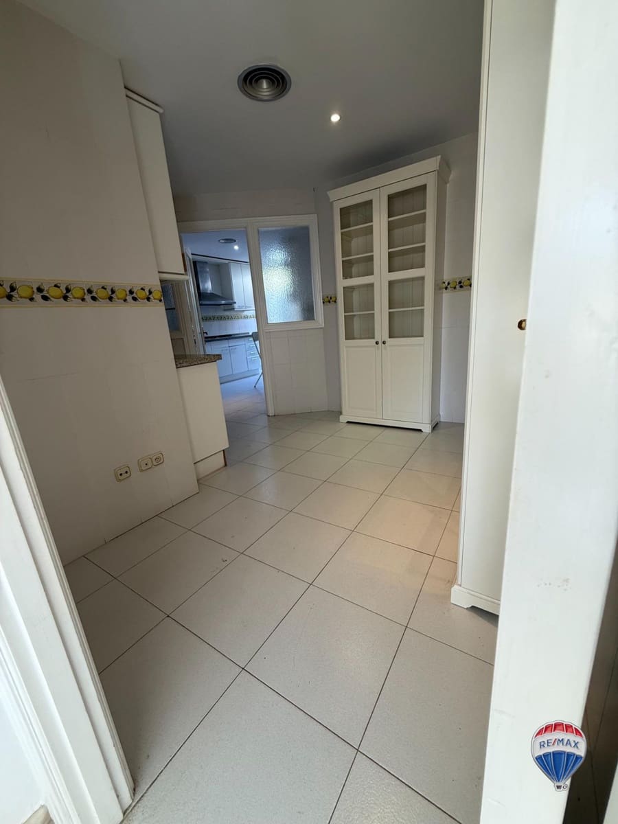 4 soverom Leilighet til salgs i Malaga by med svømmebasseng garasje - € 1 500 000 (Ref: 9311118)