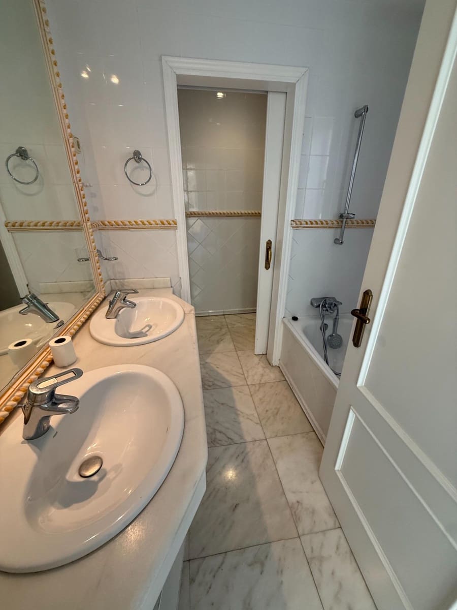 4 soverom Leilighet til salgs i Malaga by med svømmebasseng garasje - € 1 500 000 (Ref: 9311118)