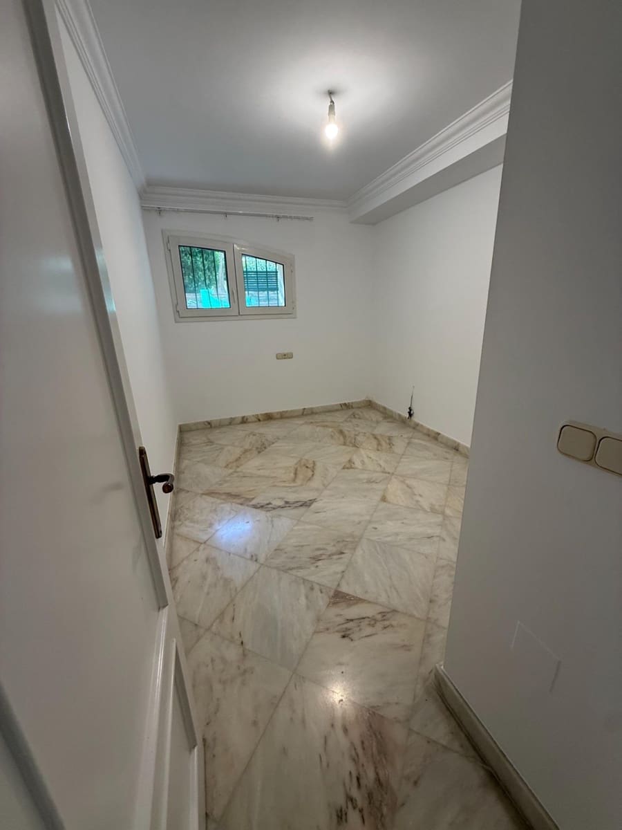 4 soverom Leilighet til salgs i Malaga by med svømmebasseng garasje - € 1 500 000 (Ref: 9311118)