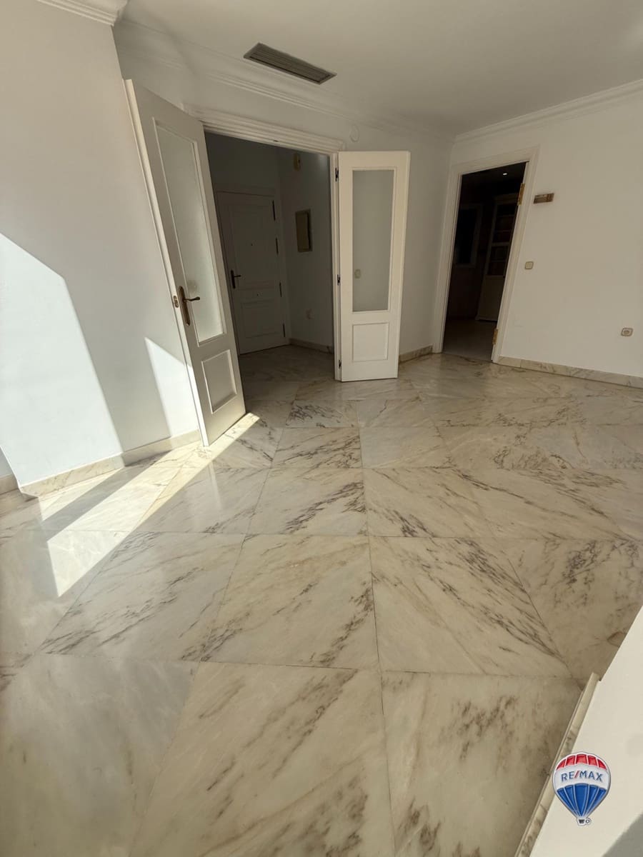 4 soverom Leilighet til salgs i Malaga by med svømmebasseng garasje - € 1 500 000 (Ref: 9311118)