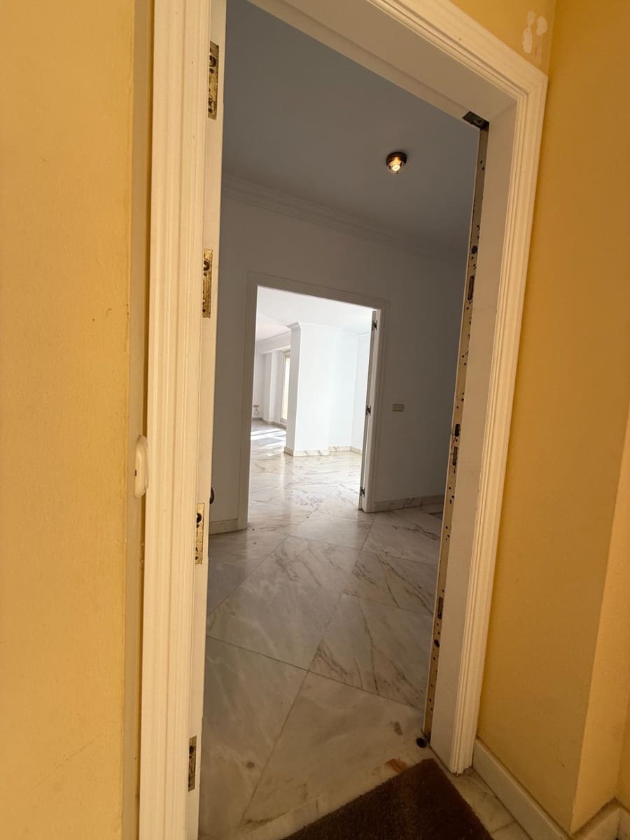 4 soverom Leilighet til salgs i Malaga by med svømmebasseng garasje - € 1 500 000 (Ref: 9311118)