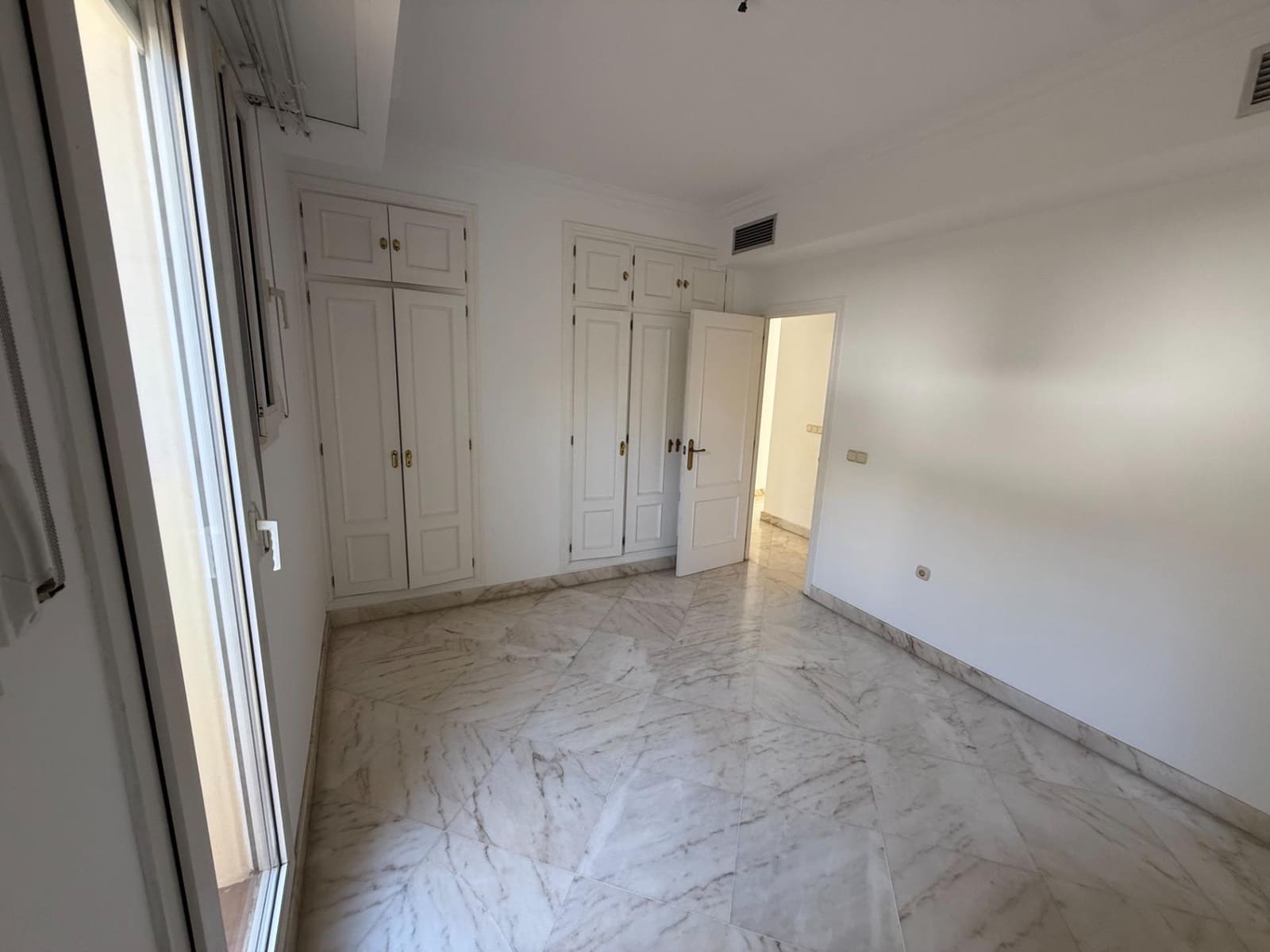 4 soverom Leilighet til salgs i Malaga by med svømmebasseng garasje - € 1 500 000 (Ref: 9311118)