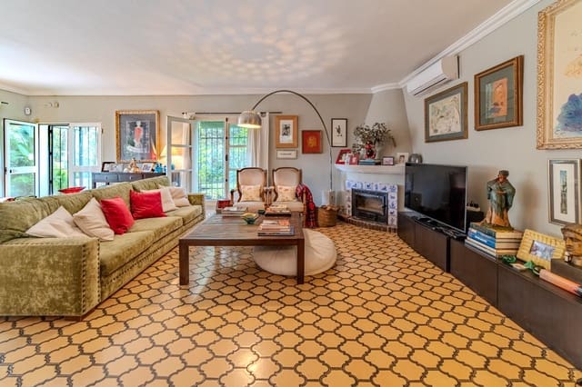 3 soverom Villa til salgs i Torremolinos med garasje - € 885 000 (Ref: 9311119)