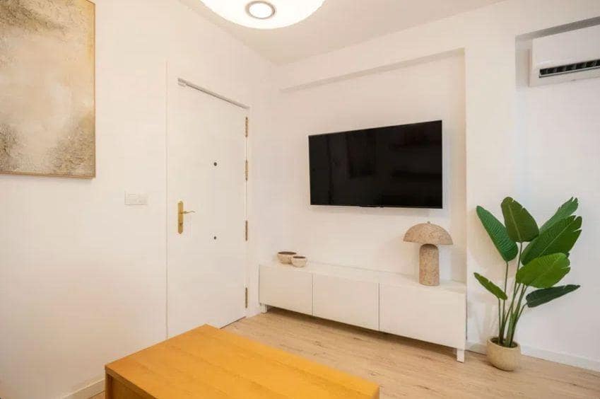 2 soveværelse Lejlighed til leje i Malaga by - € 1.100 (Ref: 9322081)