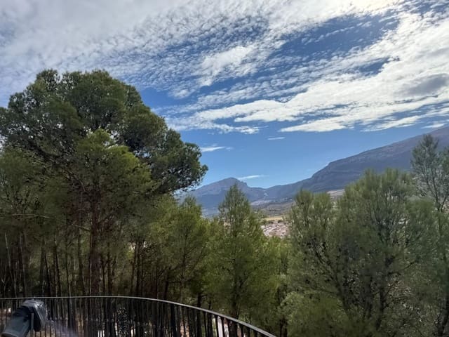 5 bedroom Townhouse for sale in Villanueva del Trabuco - € 165,000 (Ref: 9338494)