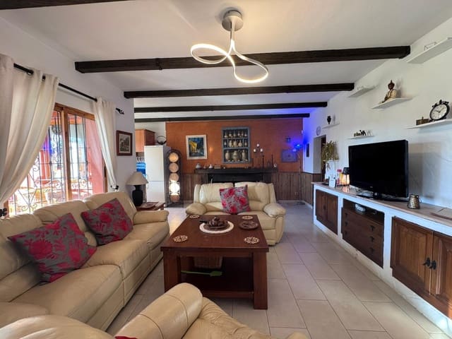 Chalet de 9 habitaciones en Ojen en venta - 470.000 € (Ref: 9344996)