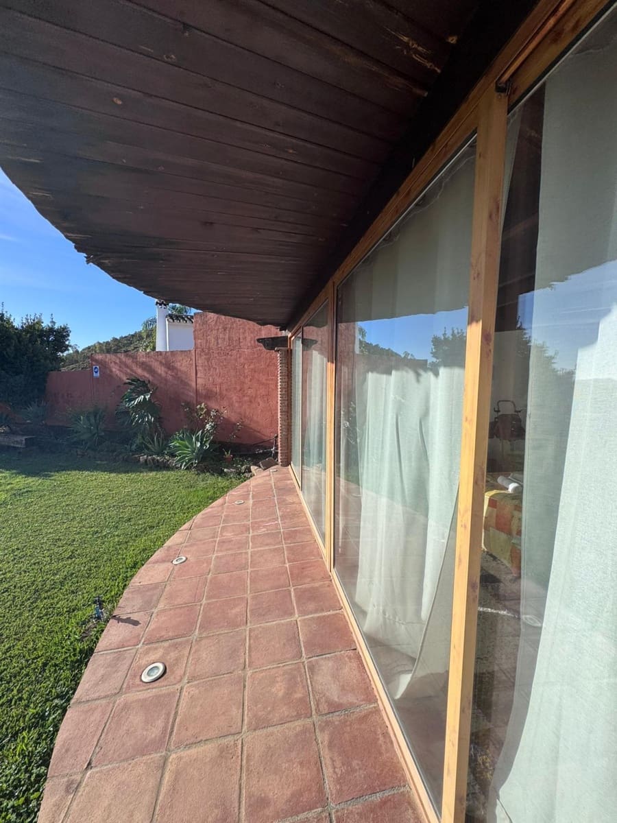 Chalet de 9 habitaciones en Ojen en venta - 470.000 € (Ref: 9344996)