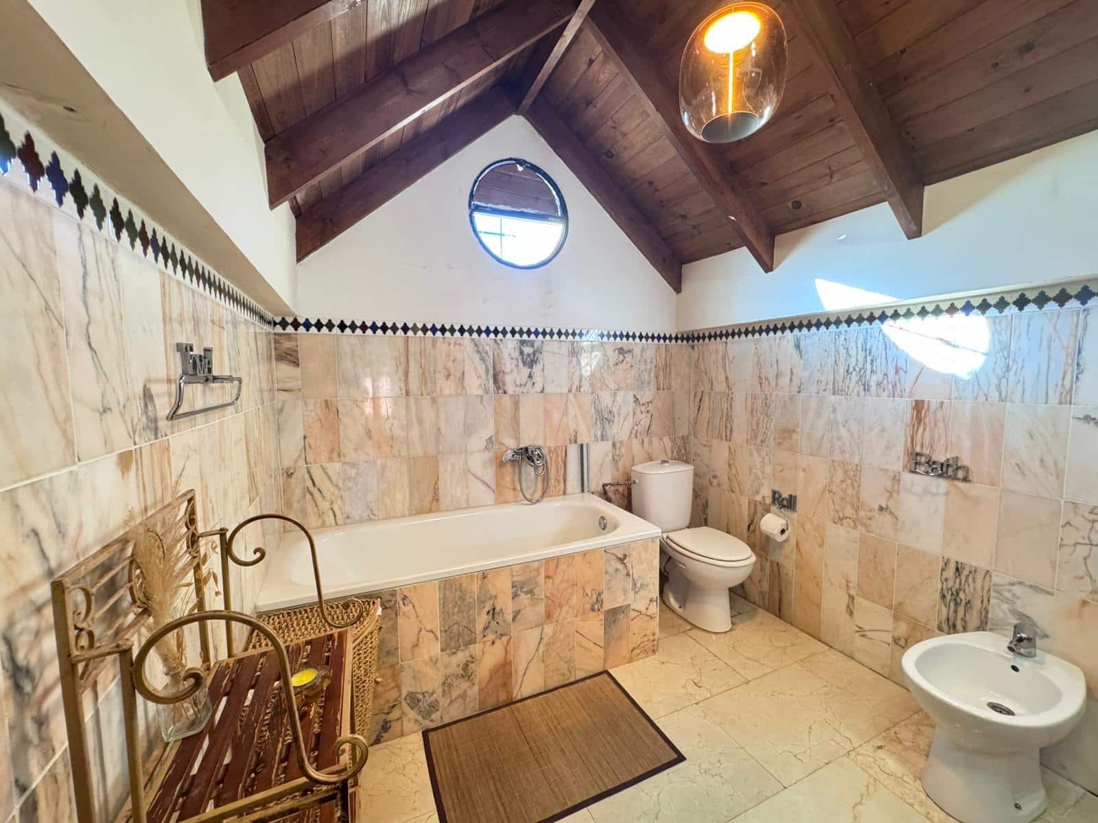 Chalet de 9 habitaciones en Ojen en venta - 470.000 € (Ref: 9344996)