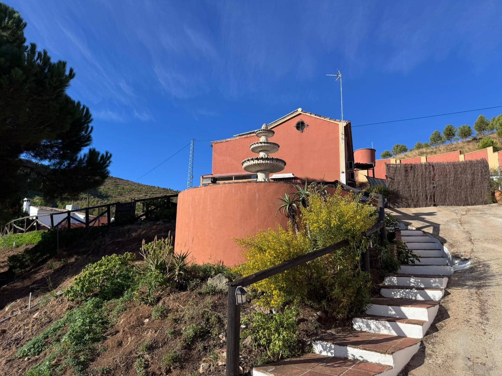 Chalet de 9 habitaciones en Ojen en venta - 470.000 € (Ref: 9344996)