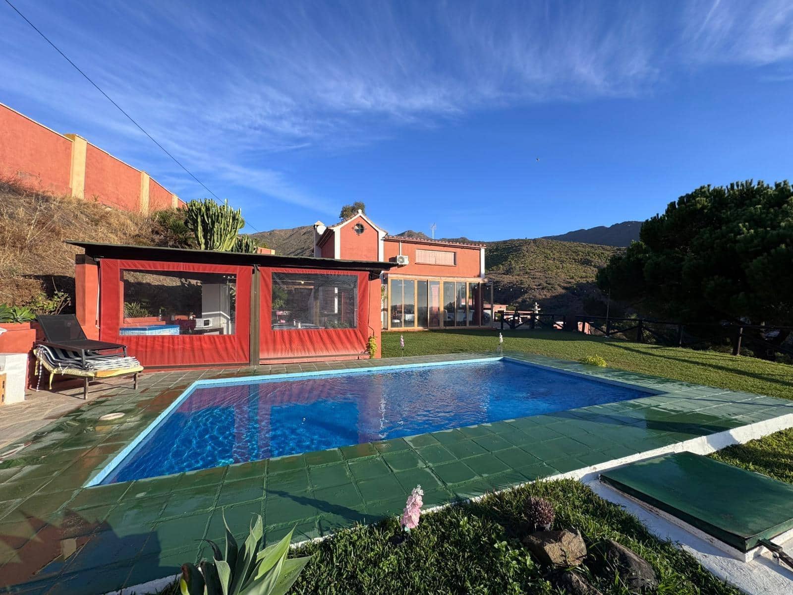 Chalet de 9 habitaciones en Ojen en venta - 470.000 € (Ref: 9344996)