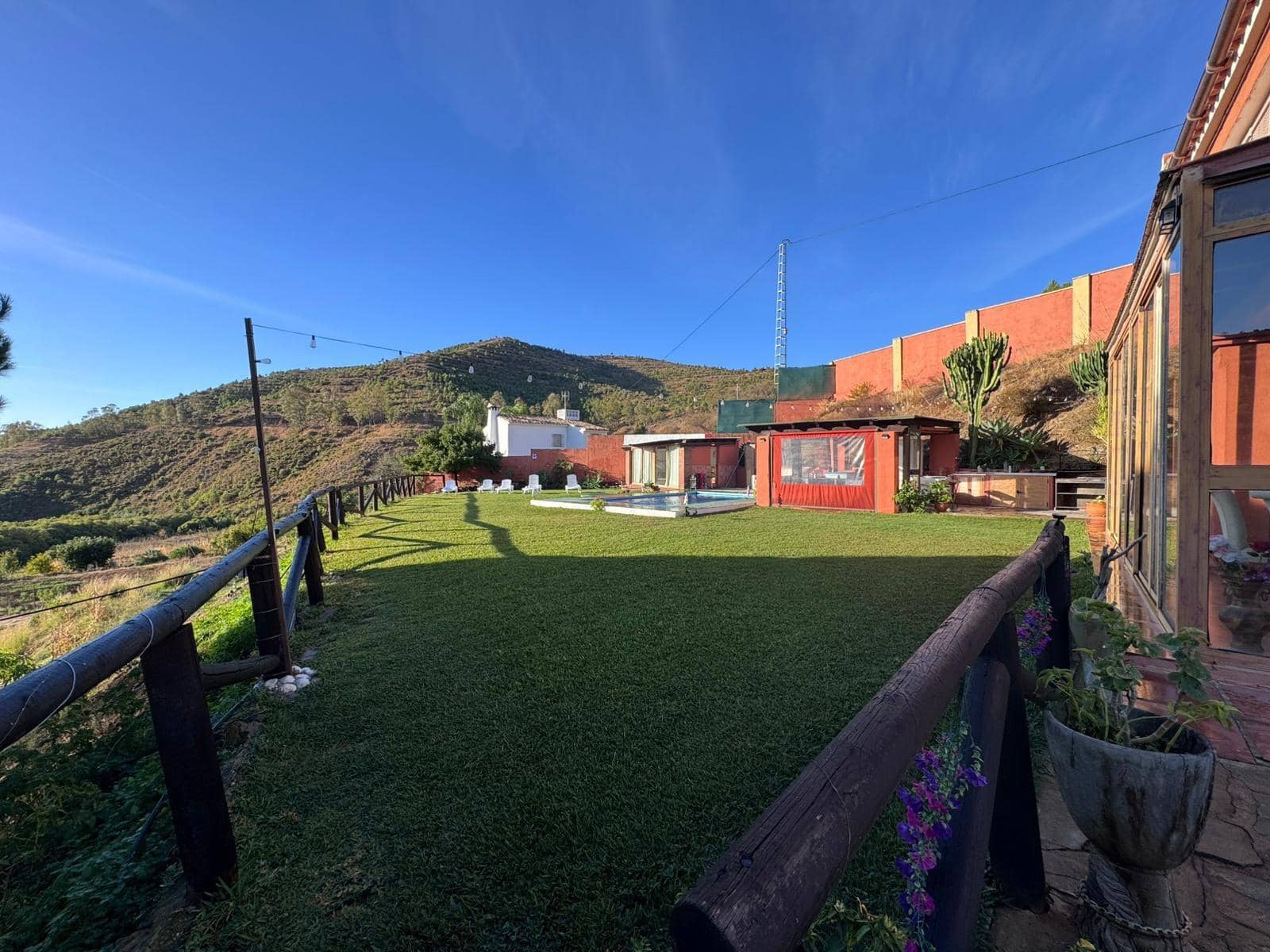 Chalet de 9 habitaciones en Ojen en venta - 470.000 € (Ref: 9344996)