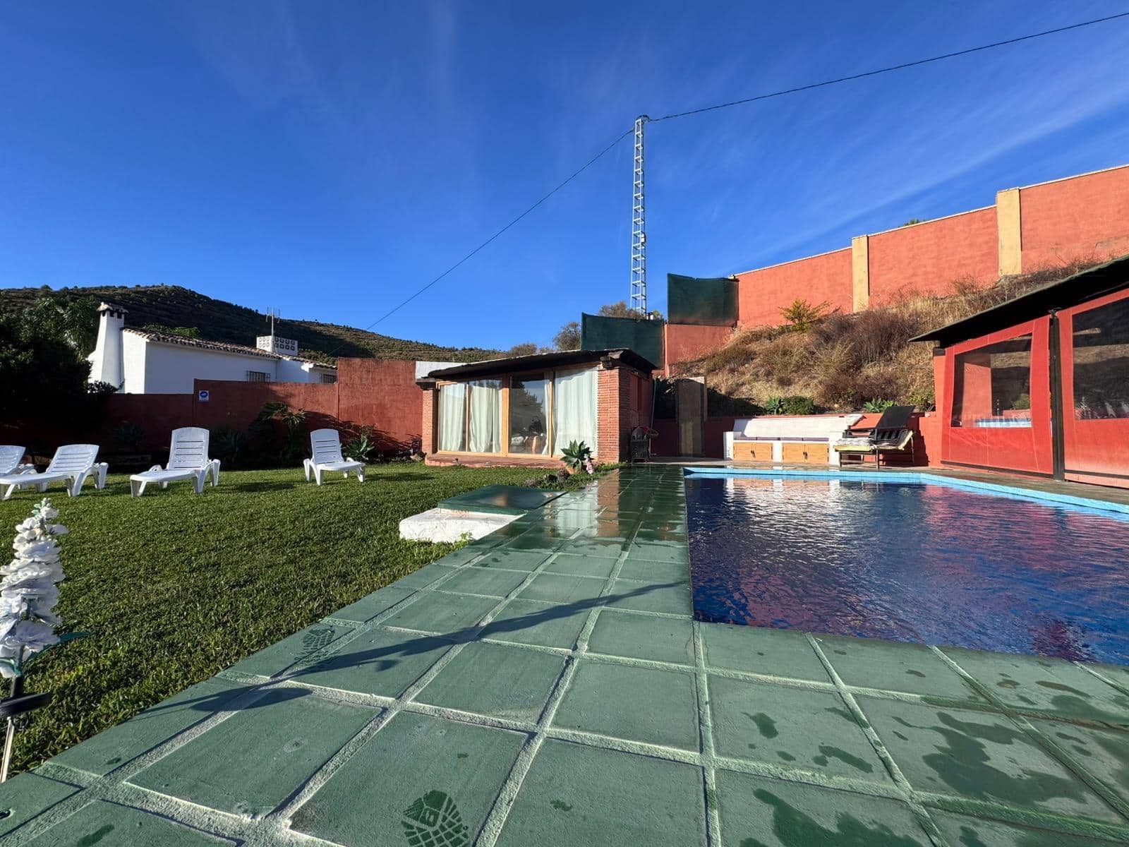 Chalet de 9 habitaciones en Ojen en venta - 470.000 € (Ref: 9344996)