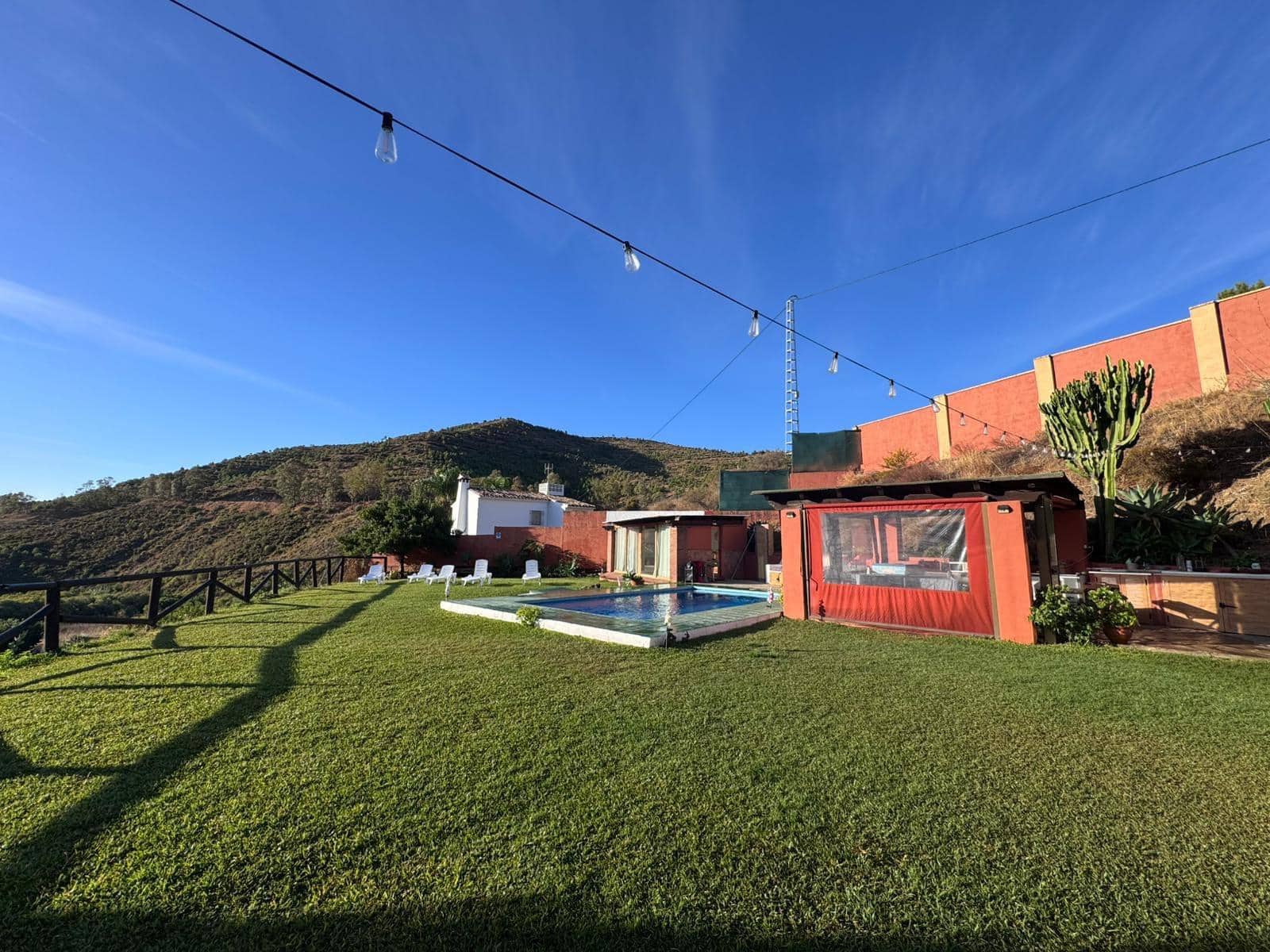 Chalet de 9 habitaciones en Ojen en venta - 470.000 € (Ref: 9344996)