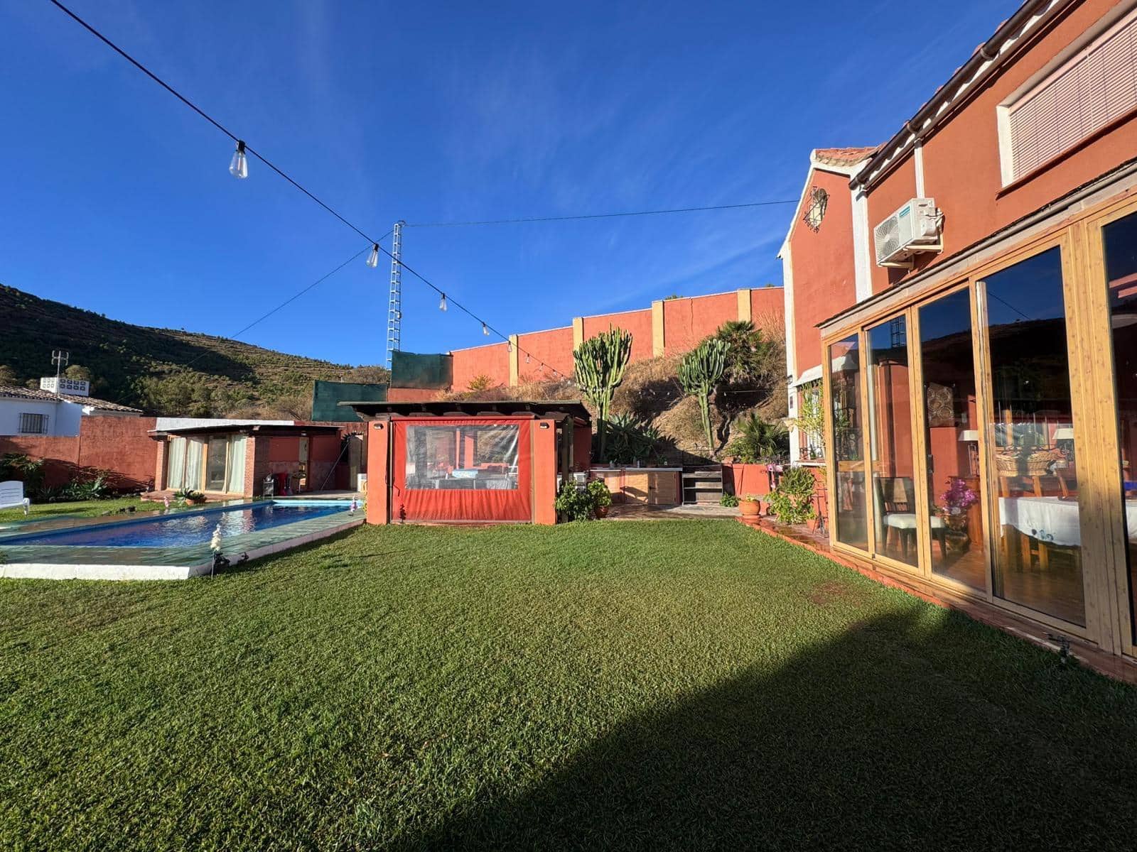 Chalet de 9 habitaciones en Ojen en venta - 470.000 € (Ref: 9344996)