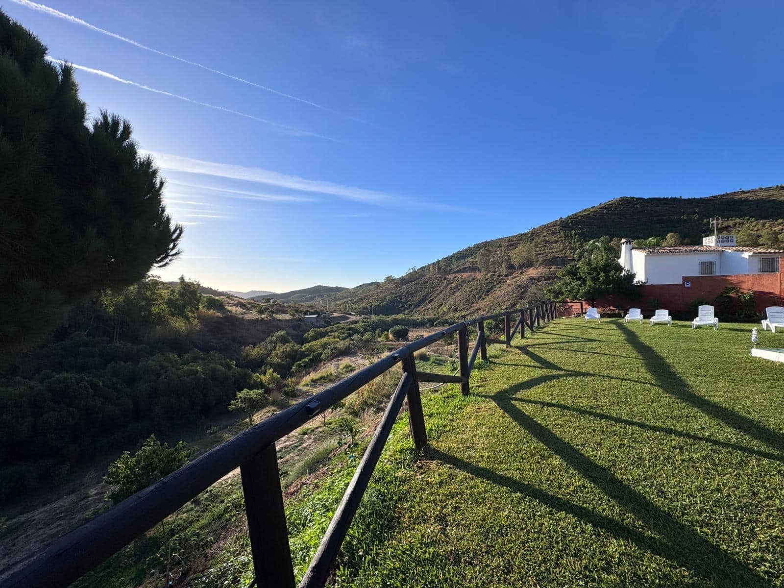 Chalet de 9 habitaciones en Ojen en venta - 470.000 € (Ref: 9344996)