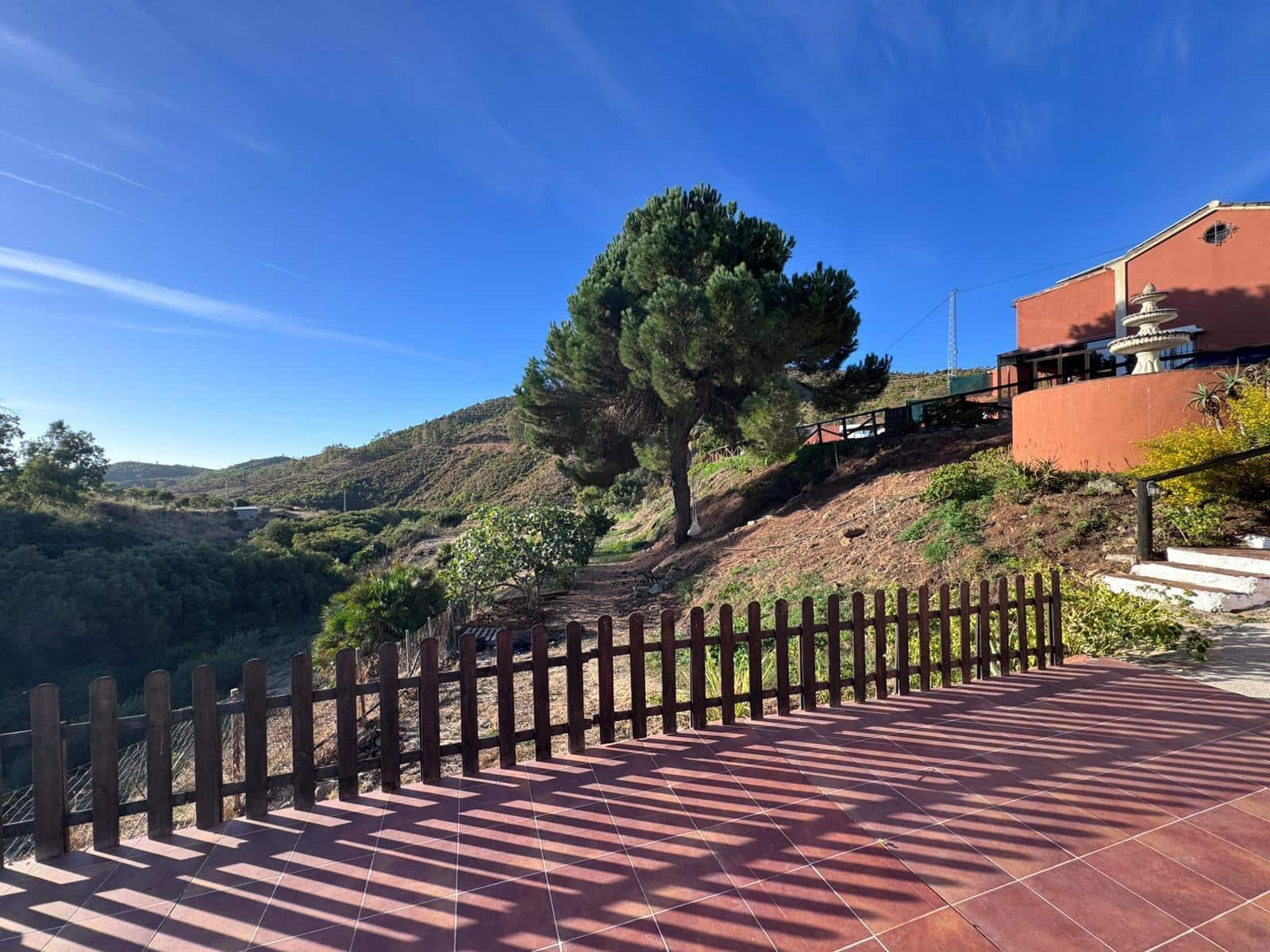 Chalet de 9 habitaciones en Ojen en venta - 470.000 € (Ref: 9344996)