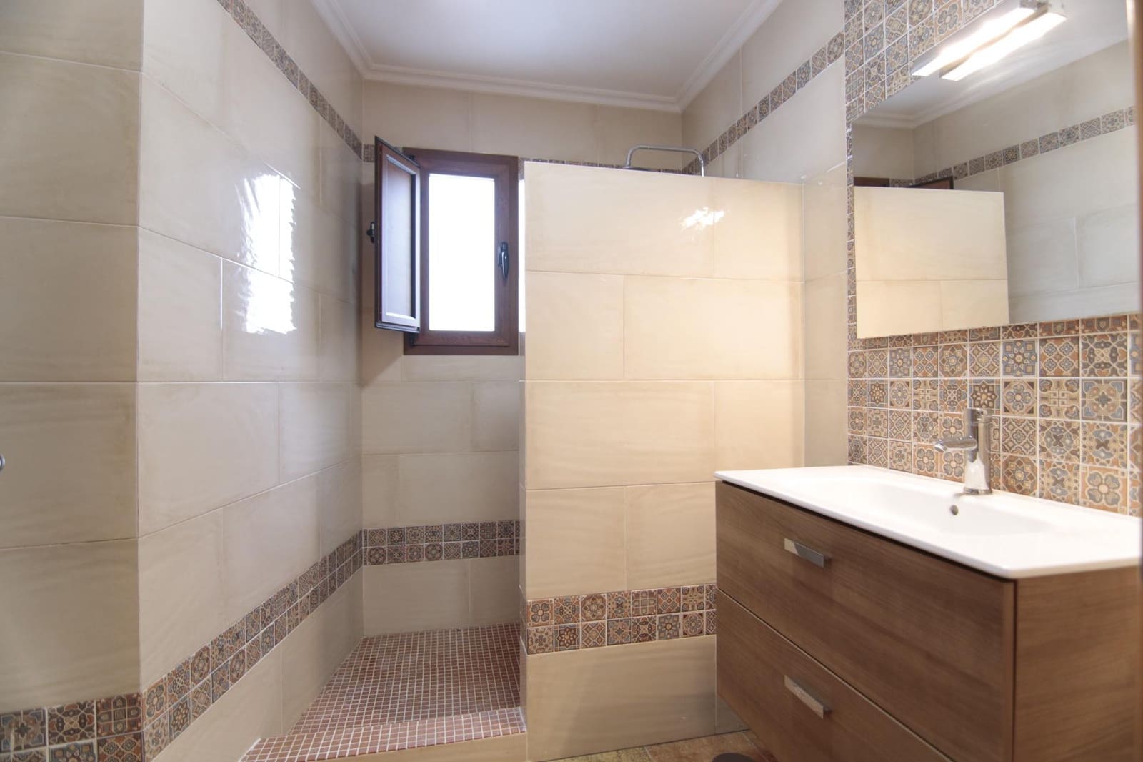 5 chambre Villa/Maison Mitoyenne à vendre à Guaro - 285 000 € (Ref: 9347651)