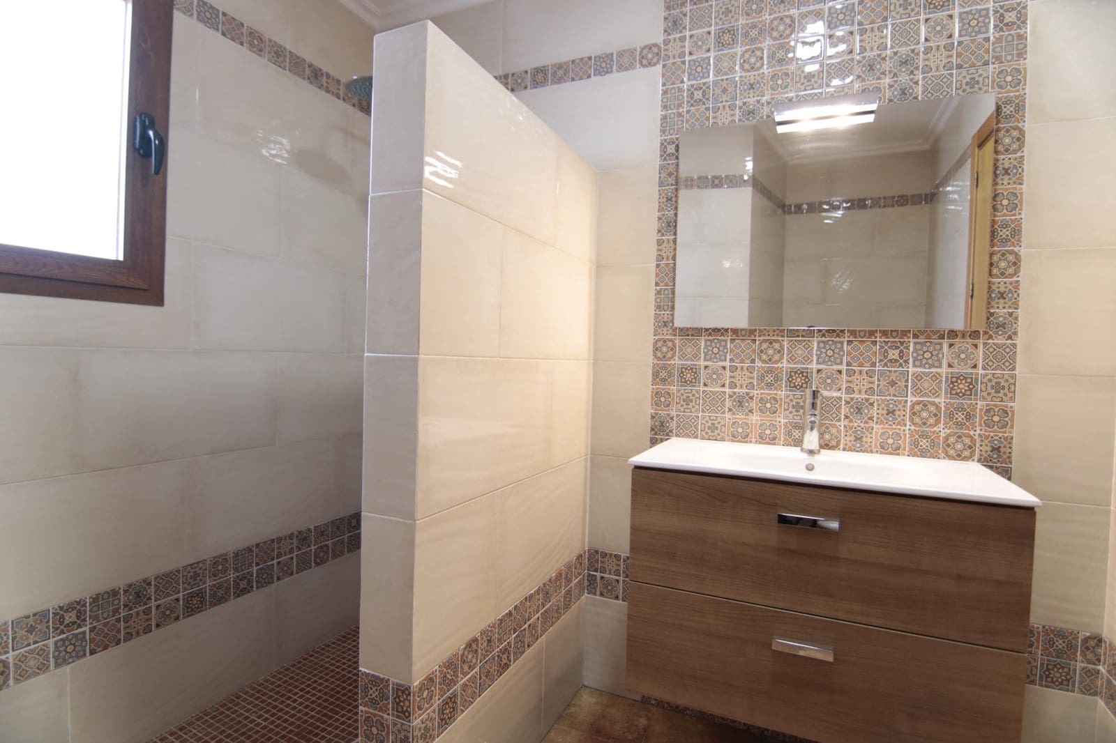 5 chambre Villa/Maison Mitoyenne à vendre à Guaro - 285 000 € (Ref: 9347651)