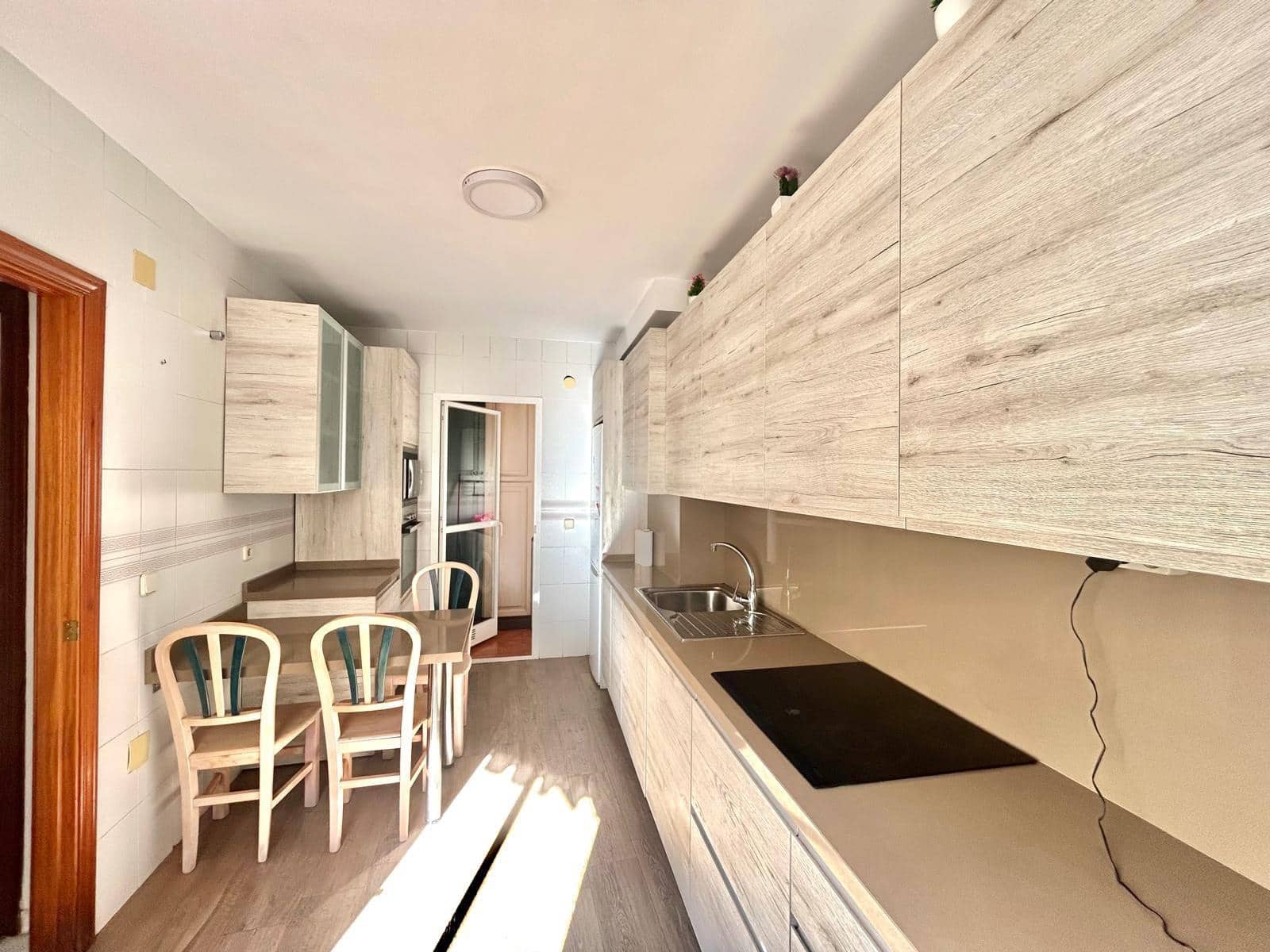 4 soverom Penthouse til leie i Malaga by med garasje - € 1 750 (Ref: 9347653)