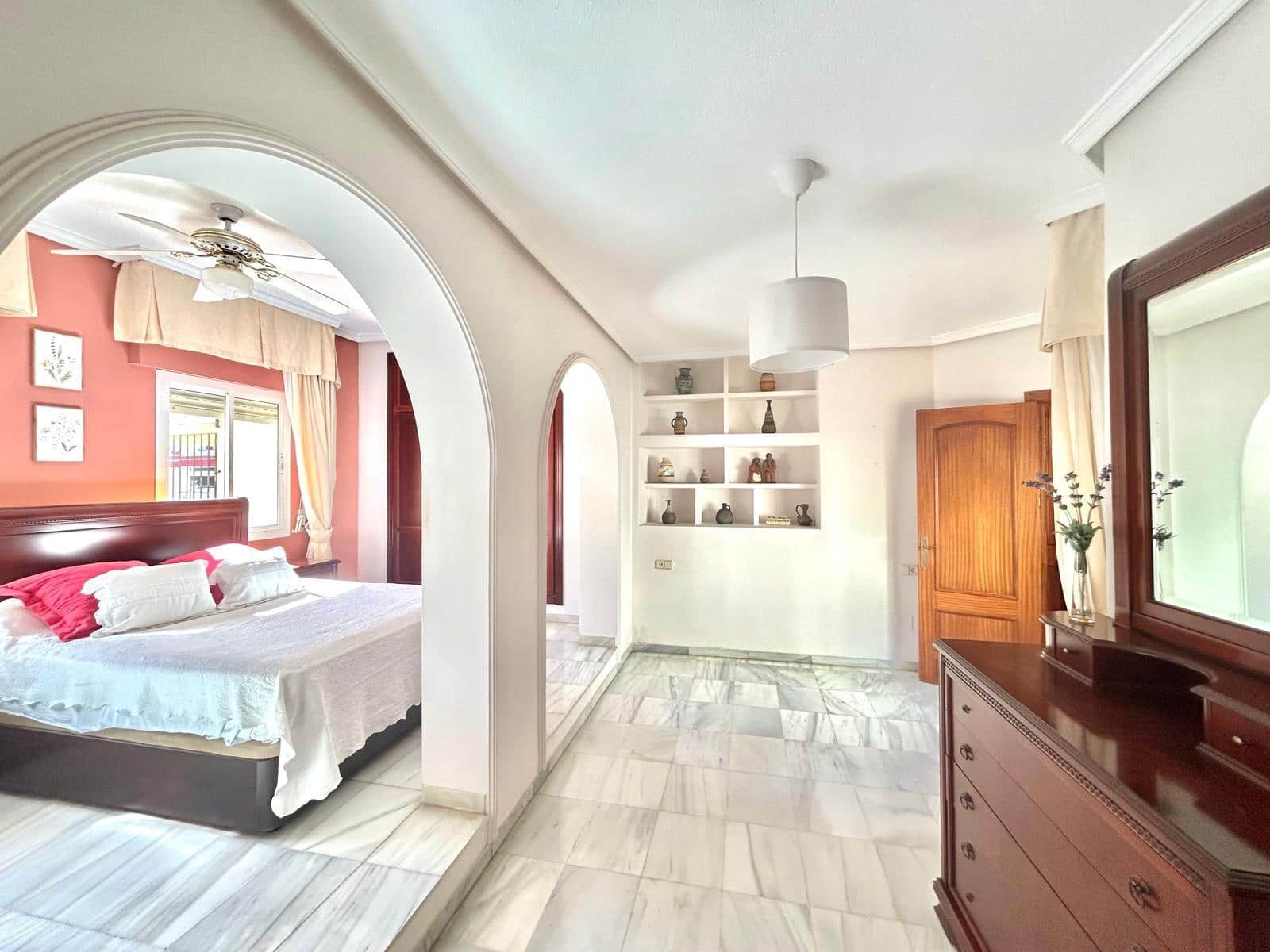 4 soverom Penthouse til leie i Malaga by med garasje - € 1 750 (Ref: 9347653)