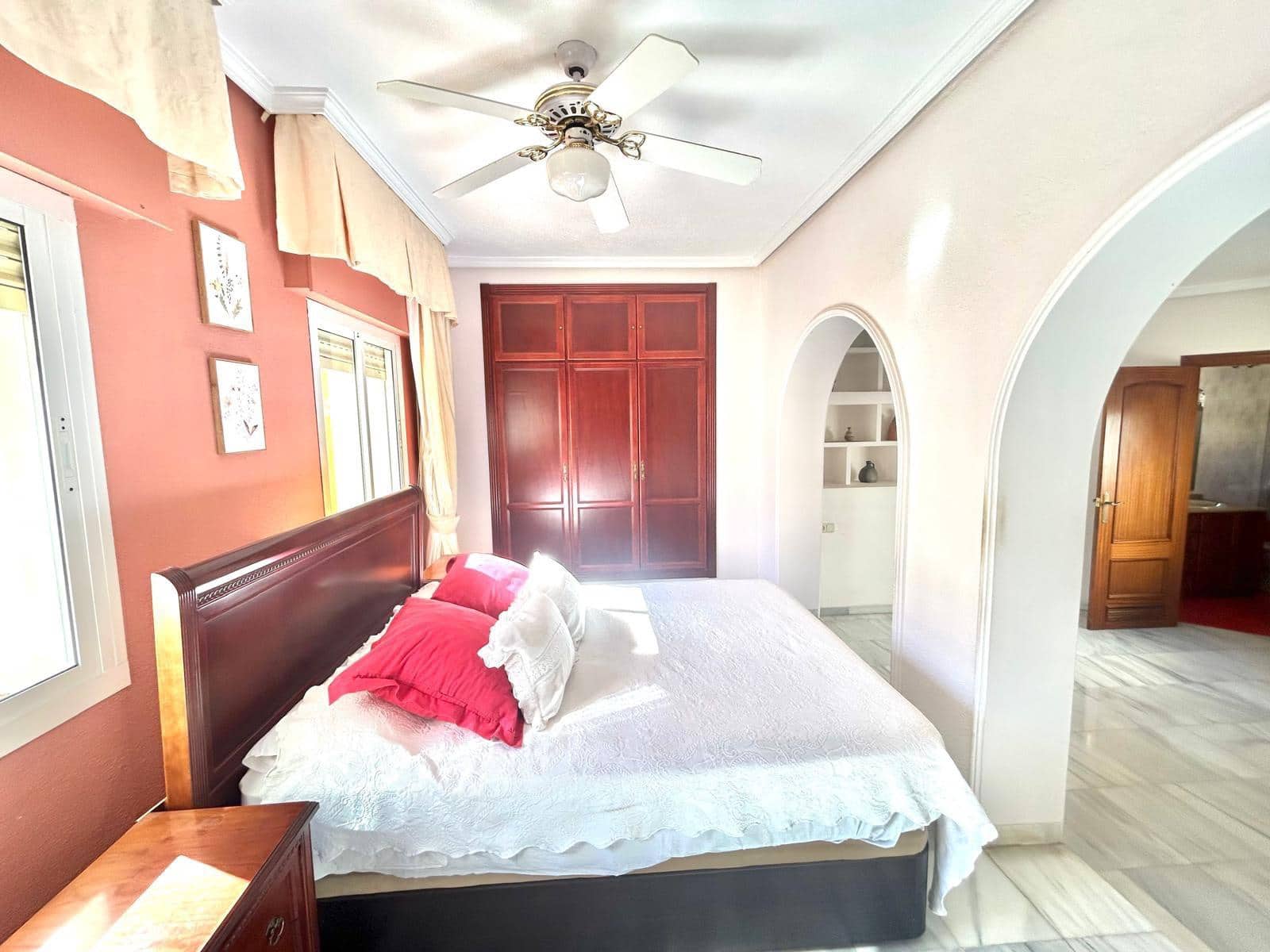 4 soverom Penthouse til leie i Malaga by med garasje - € 1 750 (Ref: 9347653)