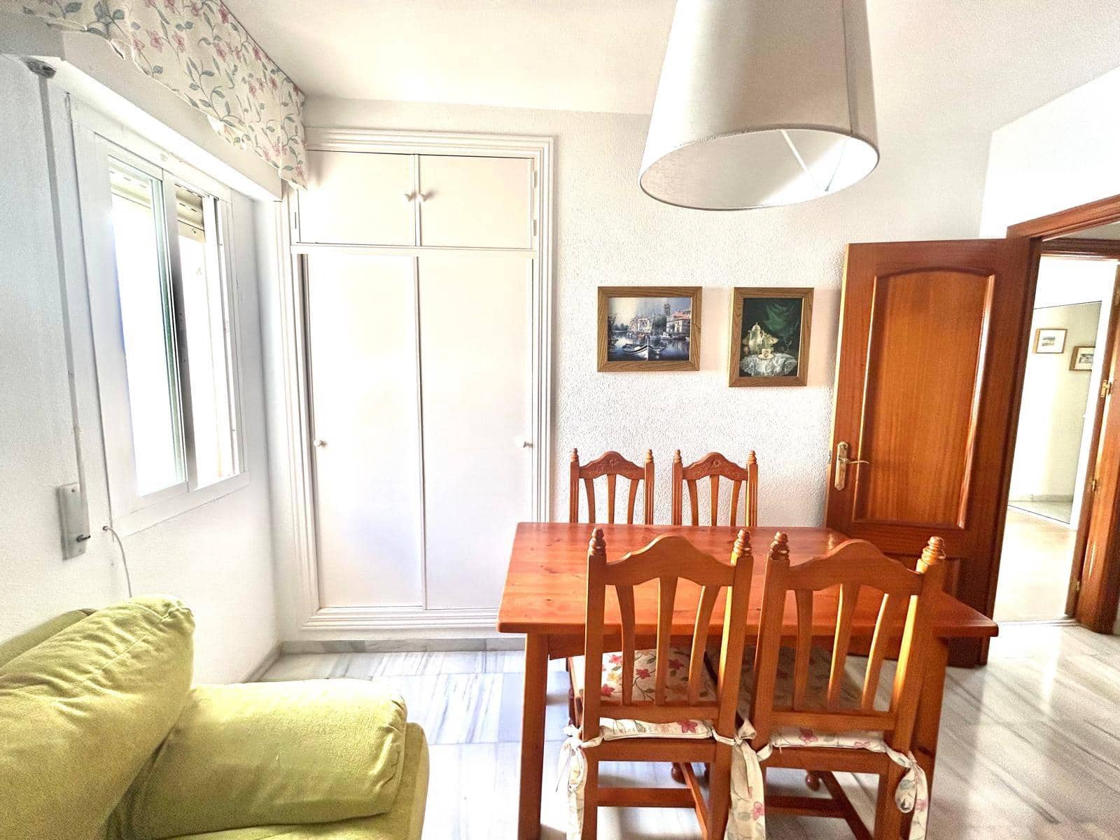 4 soverom Penthouse til leie i Malaga by med garasje - € 1 750 (Ref: 9347653)