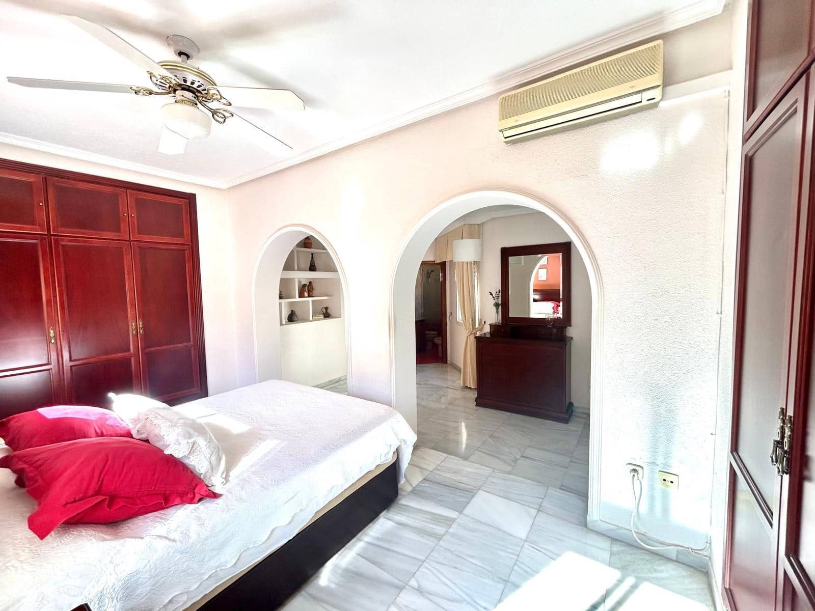 4 sovrum Takvåning att hyra i Malaga stad med garage - 1 750 € (Ref: 9347653)