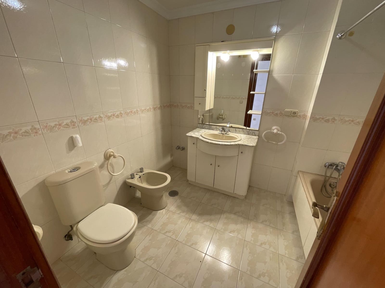 6 bedroom Townhouse for sale in Malaga city with garage - € 690,000 (Ref: 9347662)