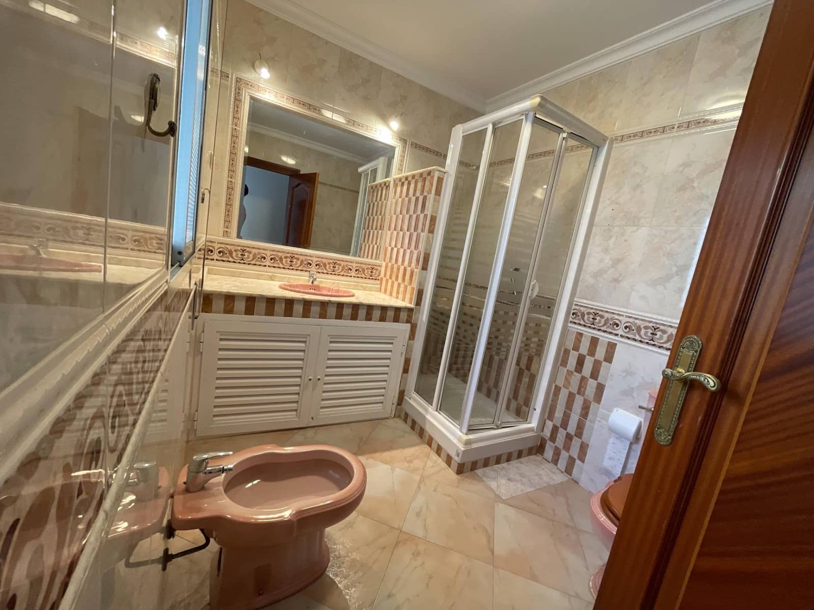 6 bedroom Townhouse for sale in Malaga city with garage - € 690,000 (Ref: 9347662)